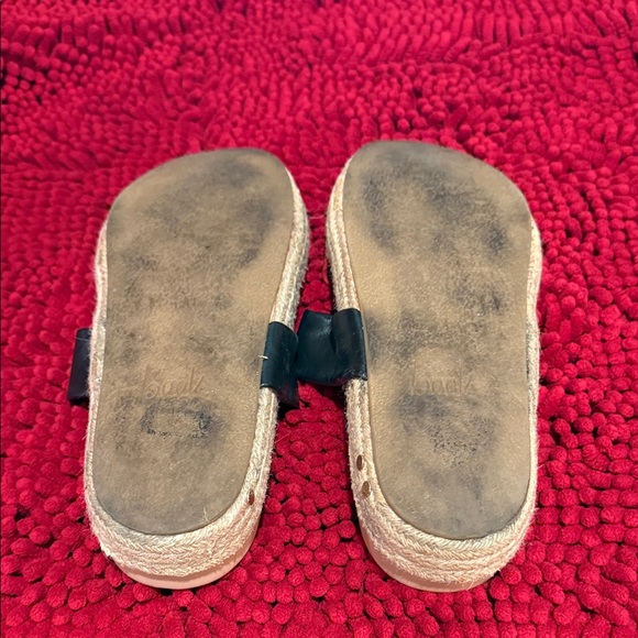 beek Black and Red slides - Picture 7 of 7